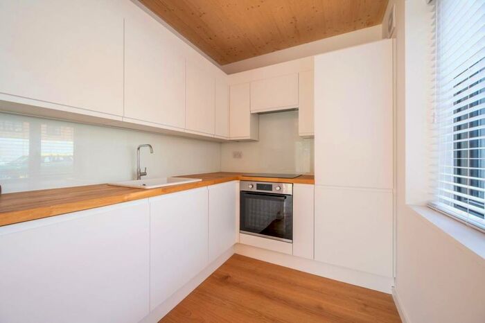 3 Bedroom Flat To Rent In Chobham Road, Stratford, London, E15