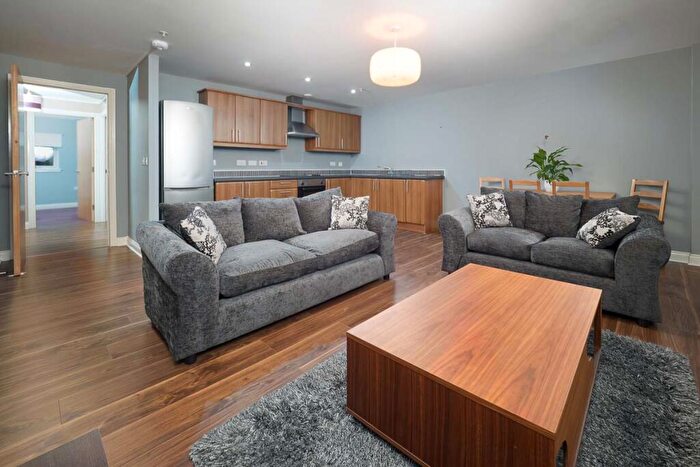 2 Bedroom Flat To Rent In The Plaza Building, Glasgow, G42