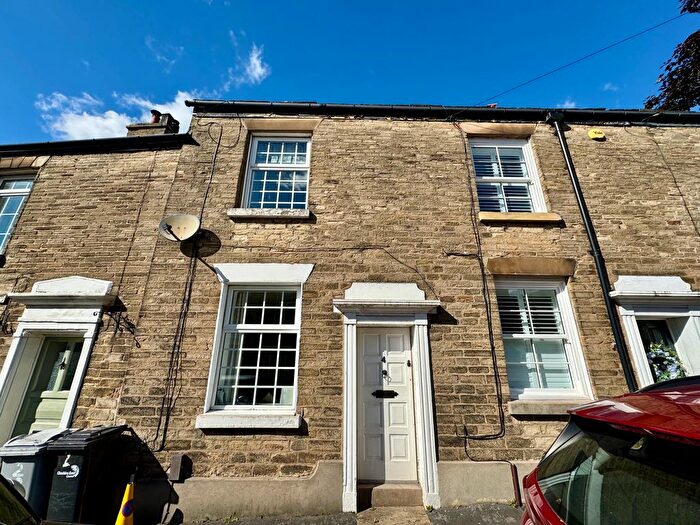 2 Bedroom Property To Rent In Rainow Road, Macclesfield, SK10