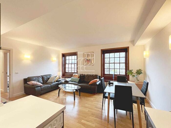 2 Bedroom Flat To Rent In Scott Avenue, London, SW15