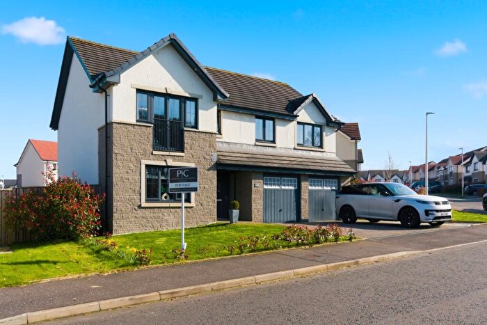 5 Bedroom Detached House For Sale In West Kip Walk, Livingston, West Lothian, EH54