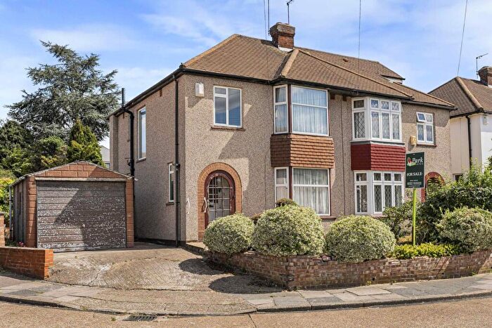 3 Bedroom House For Sale In Tudor Close, Dartford, DA1