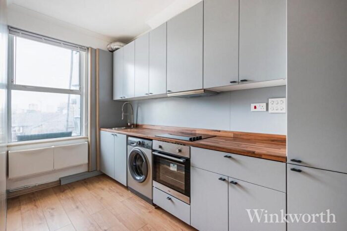 Apartment To Rent In New Cross Road, London, SE14