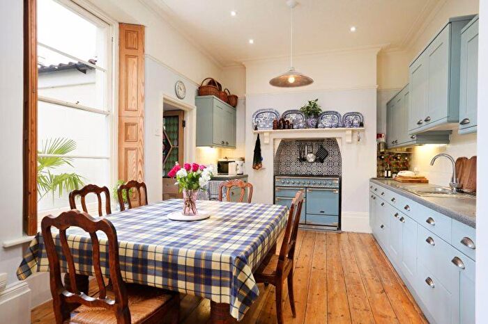 4 Bedroom Semi-Detached House For Sale In Clare Road | Cotham, BS6 - Photo 6