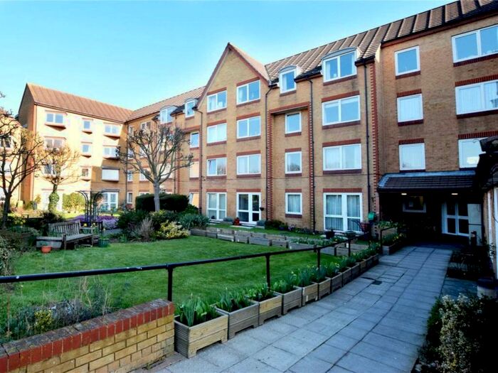 1 Bedroom Flat To Rent In Cassio Road, Watford, WD18