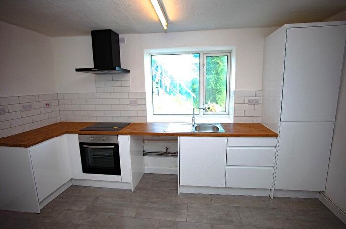 2 Bedroom Flat To Rent In High Street, Clydach, Swansea, West Glamorgan, SA6