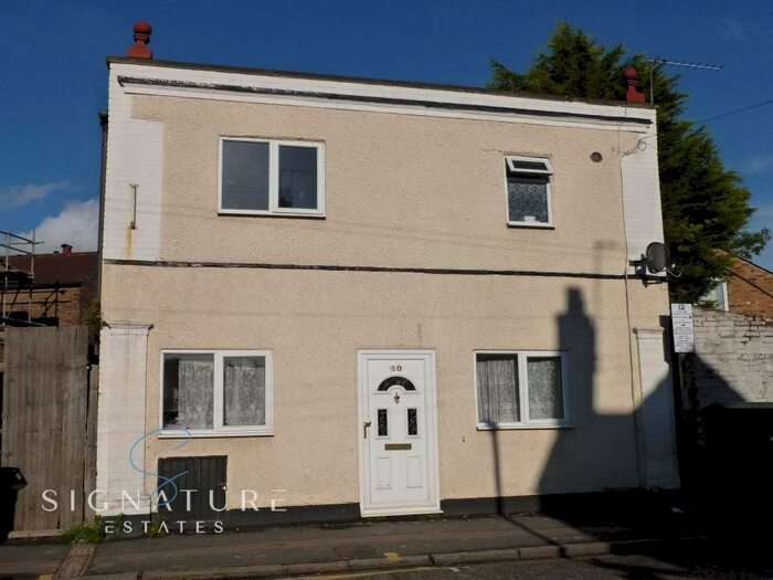 1 Bedroom Property To Rent In Durban Road, Watford, WD18