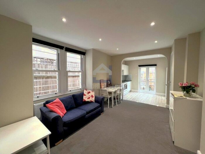 1 Bedroom Flat To Rent In Garratt Terrace, Tooting, London, SW17