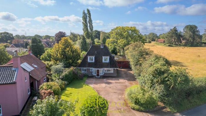 4 Bedroom Detached House For Sale In School Lane, Little Melton, Norwich, NR9