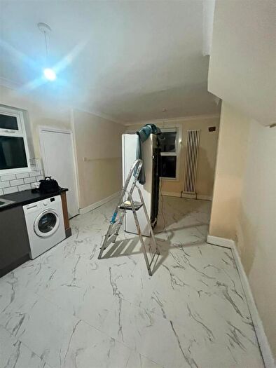 2 Bedroom Apartment To Rent In Albert Road, Leyton, E10