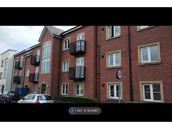 2 Bedroom Flat To Rent In Plainsfield Street, Manchester, M16
