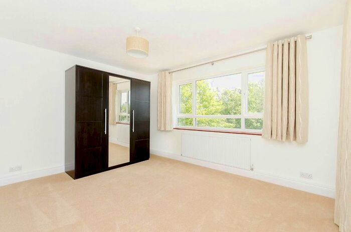 1 Bedroom Flat To Rent In Dove Park, Hatch End, Pinner, HA5