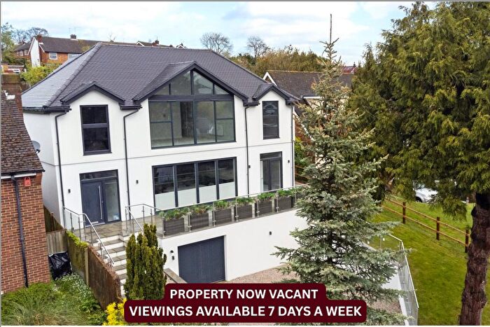 4 Bedroom Detached House For Sale In Hillside Road, Marlow, Buckinghamshire, SL7