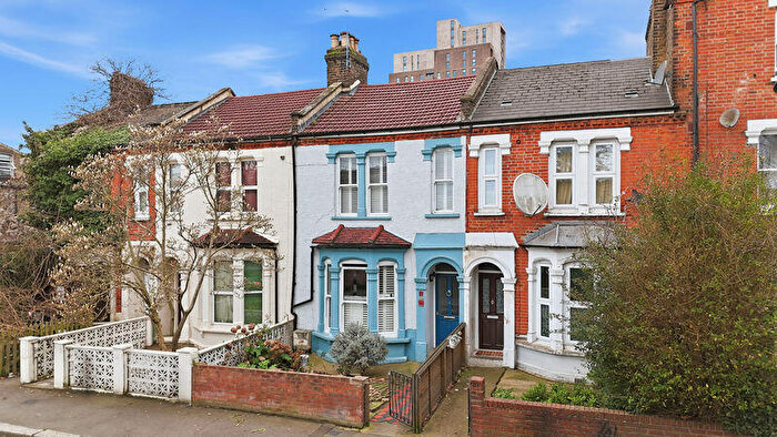 3 Bedroom Character Property For Sale In Wakefield Road, London, N15