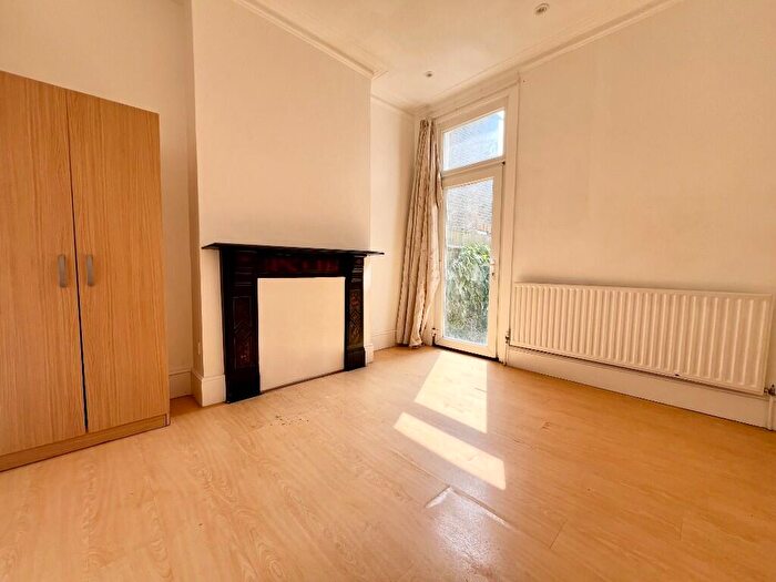 1 Bedroom House Of Multiple Occupation To Rent In Elmer Road, London, SE6