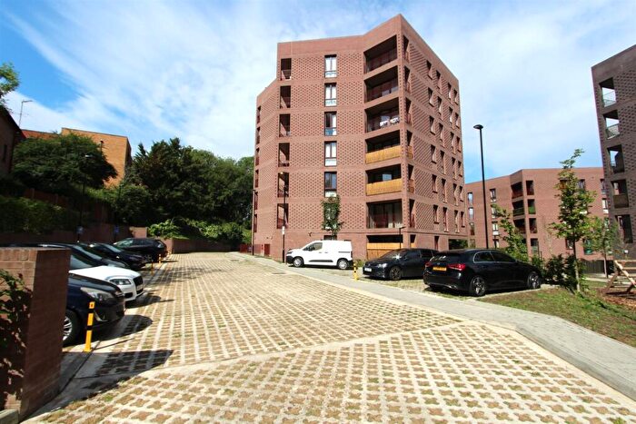 1 Bedroom Apartment To Rent In Red Clover Gardens, Coulsdon, CR5