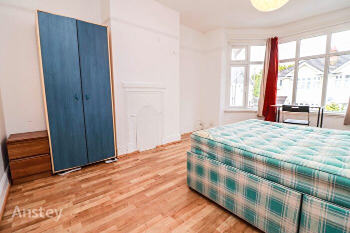 3 Bedroom Semi-Detached House To Rent In Merton Road, Southampton, SO17