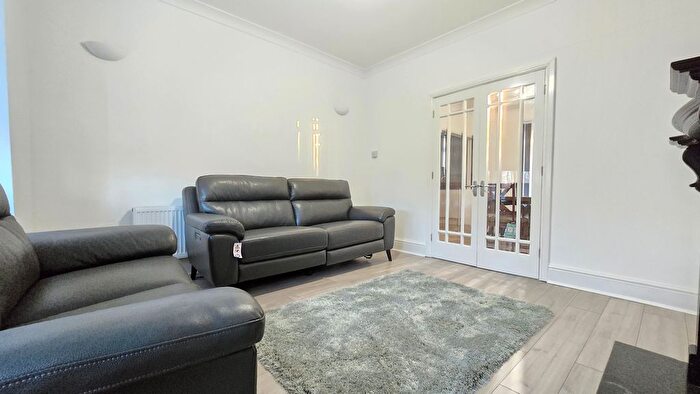 3 Bedroom Detached House To Rent In Bawtry Road, Rotherham, S60