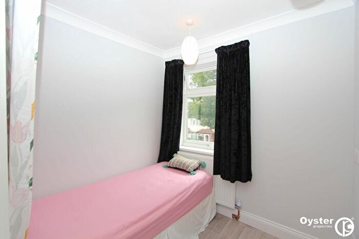 1 Bedroom Semi-Detached House To Rent In Oakleigh Avenue, Edgware, HA8