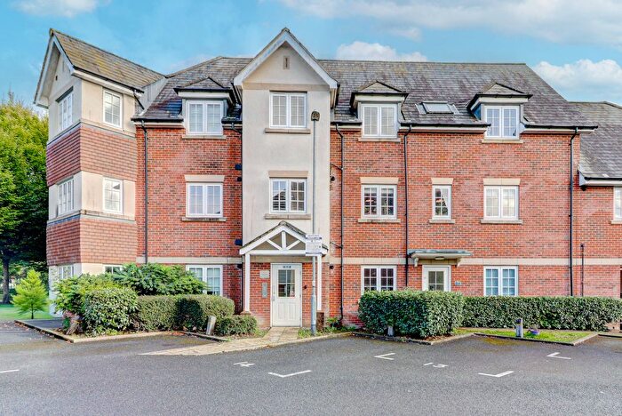 2 Bedroom Flat For Sale In Wellesbourne Road, High Wycombe, Buckinghamshire, HP13
