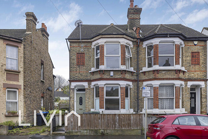 2 Bedroom Flat For Sale In Benson Road, Croydon, CR0