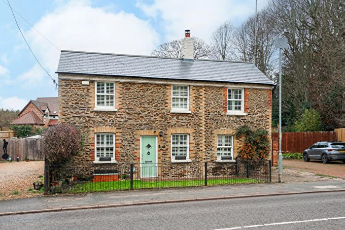 4 Bedroom Detached House For Sale In Woburn Road, Heath And Reach, Leighton Buzzard, LU7