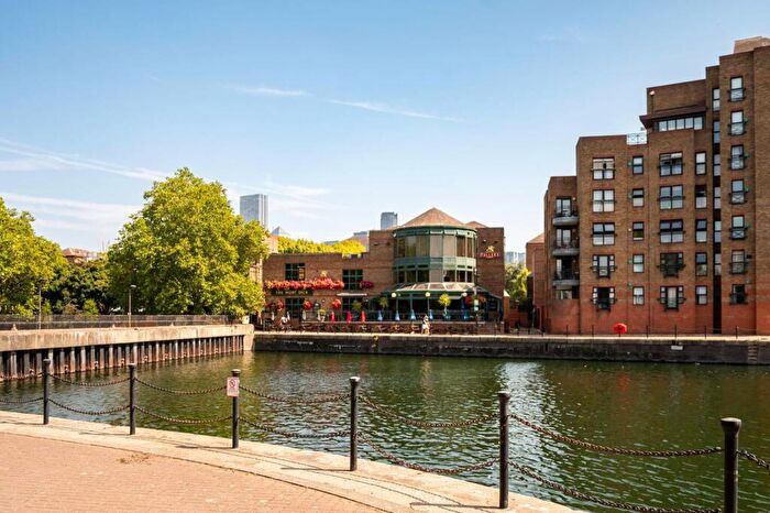 2 Bedroom Flat To Rent In Brunswick Quay, Rotherhithe, London, SE16