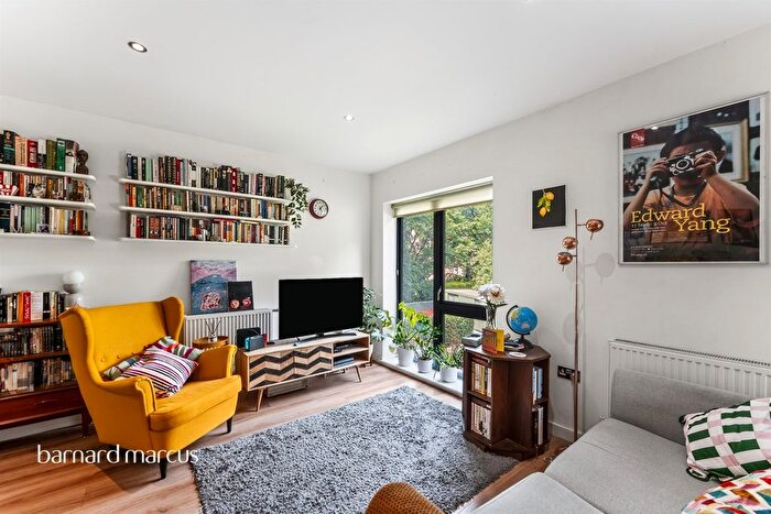 2 Bedroom Flat For Sale In Broadash Close, London, SW16