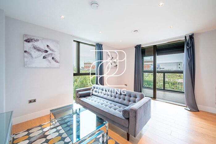 1 Bedroom Flat To Rent In Gladstone Terrace, SW8