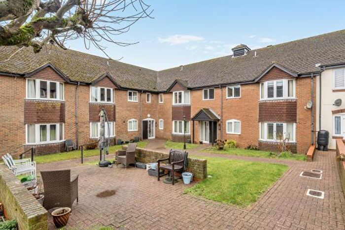 2 Bedroom Apartment For Sale In Ferndale Court, Thatcham, RG19