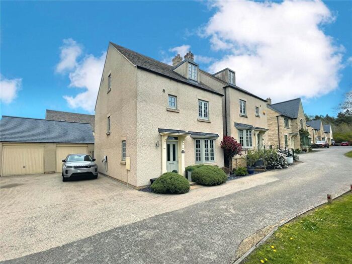 4 Bedroom House For Sale In Clappen Close, Cirencester, Gloucestershire, GL7