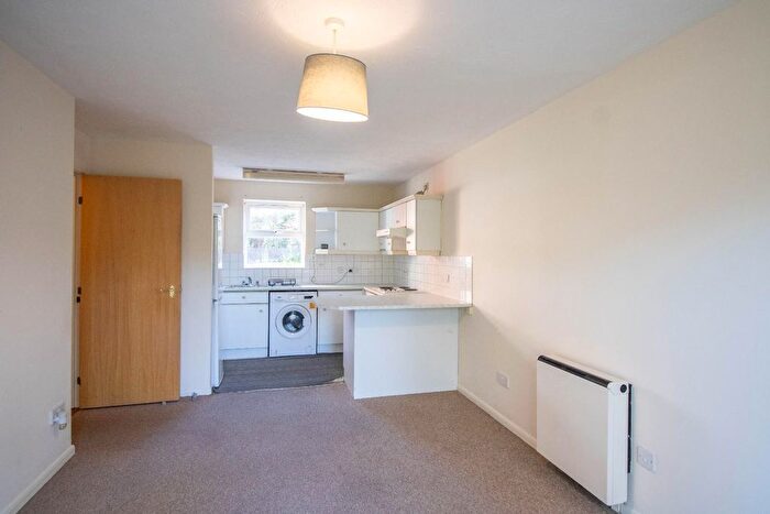 2 Bedroom Flat To Rent In Blackthorn Close, Cambridge, CB4