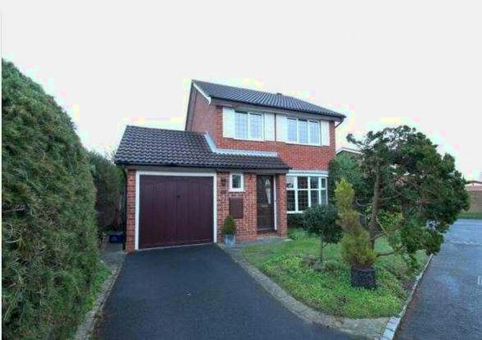 3 Bedroom Detached House To Rent In Grasmere Road Farnborough, GU14