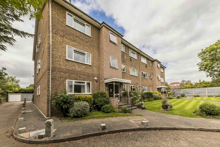 2 Bedroom Flat To Rent In Ash Tree Close, Surbiton, KT6