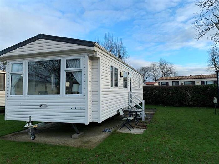 2 Bedroom Mobile/park Home For Sale In Hutton Sessay, Thirsk, YO7