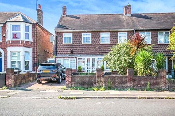 7 Bedroom End Of Terrace House For Sale In Broadfield Road, London, SE6