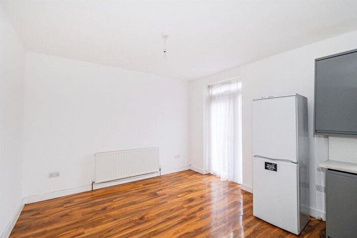 3 Bedroom Terraced House For Sale In Cavendish Drive, London, E11