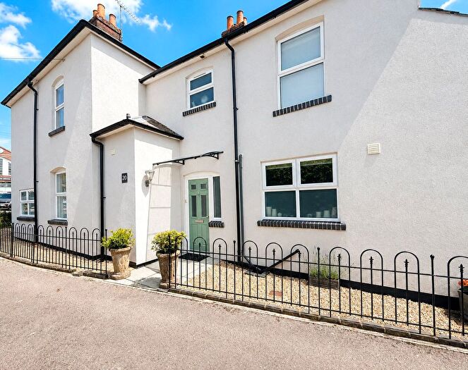 4 Bedroom End Of Terrace House For Sale In Guildford Road, Farnham, Surrey, GU9