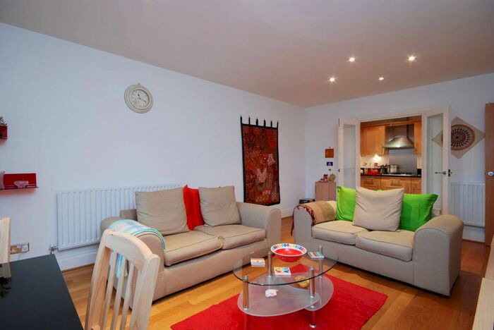 2 Bedroom Flat To Rent In Beckford Close, Earls Court, London, W14