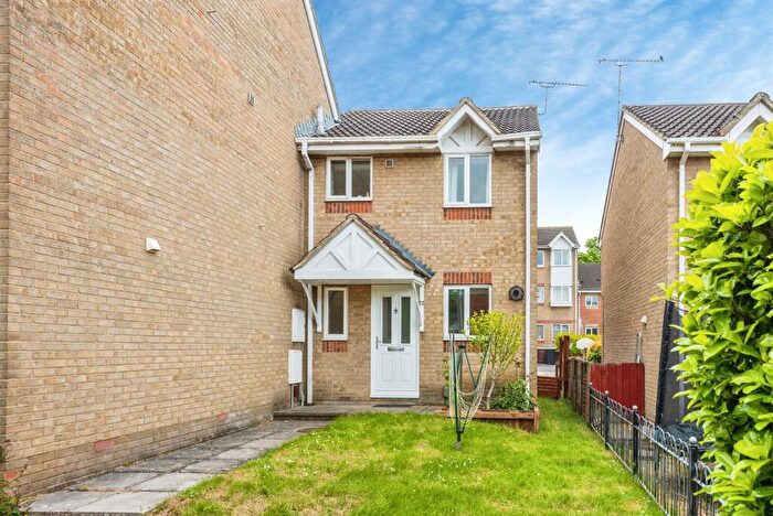 2 Bedroom End Of Terrace House For Sale In Barnum Court, Swindon, SN2
