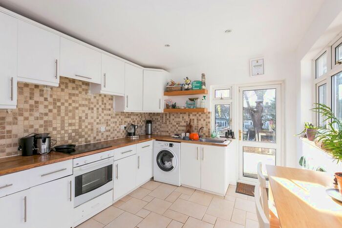 2 Bedroom Maisonette To Rent In Vale Crescent, Kingston Vale, SW15