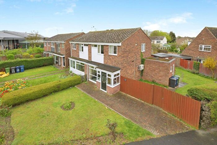 3 Bedroom Semi Detached House For Sale In Parlour Close, Histon, Cambridgeshire, CB24