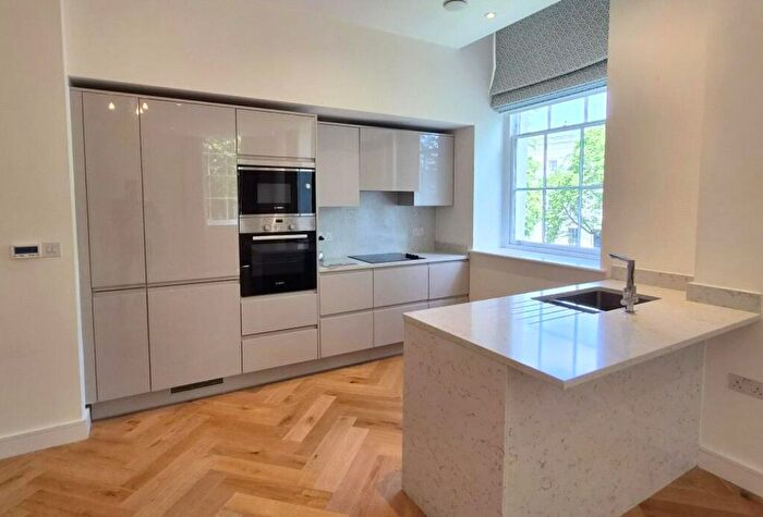3 Bedroom Flat To Rent In Cleveland Gardens, Hallfield Estate, London, W2