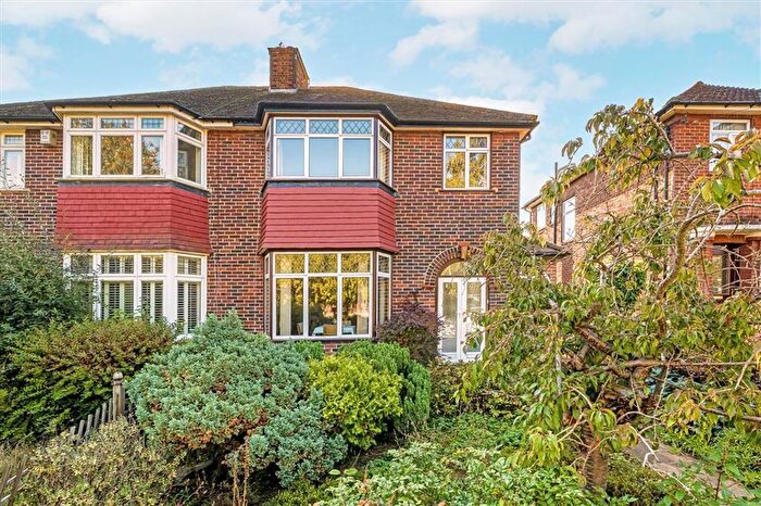 3 Bedroom Property For Sale In Ashridge Crescent, Woolwich, SE18