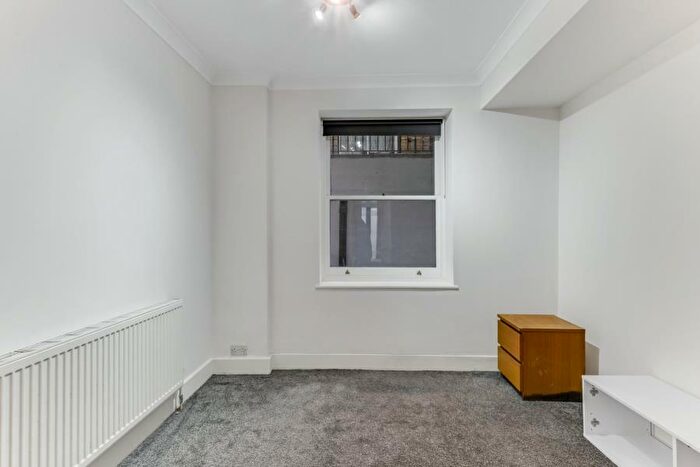 2 Bedroom Apartment To Rent In Warden Road, Kentish Town, London, NW5