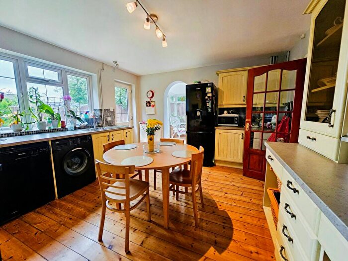 4 Bedroom Detached House For Sale In Temple Road, Oxford, OX4
