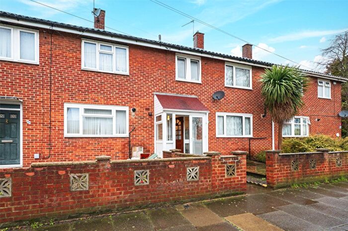 3 Bedroom Terraced House For Sale In Luffield Road, London, SE2