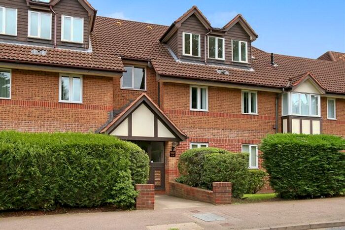 1 Bedroom Flat To Rent In Everett Court, Watling Street, WD7