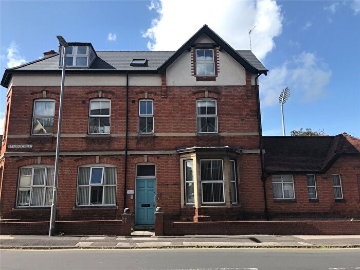 1 Bedroom Flat To Rent In Freemantle House, Priory Avenue, Taunton, Somerset, TA1