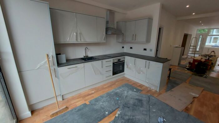 3 Bedroom Town House To Rent In Hanley Road, London, N4